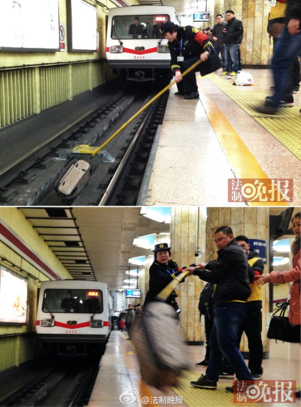 高清图—要点素质！地铁一号线建国门站情侣争吵将行李仍在铁轨上