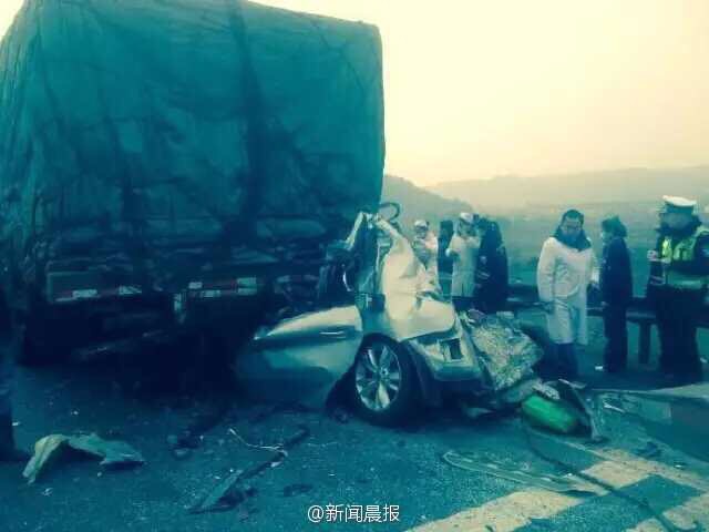 四川绵广高速科学城路车祸交通事故 有人员伤亡