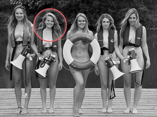 高清图—英国华威大学女学生拍摄裸体划船照引争议